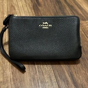NWOT-Coach Black Pebbled Leather Wristlet